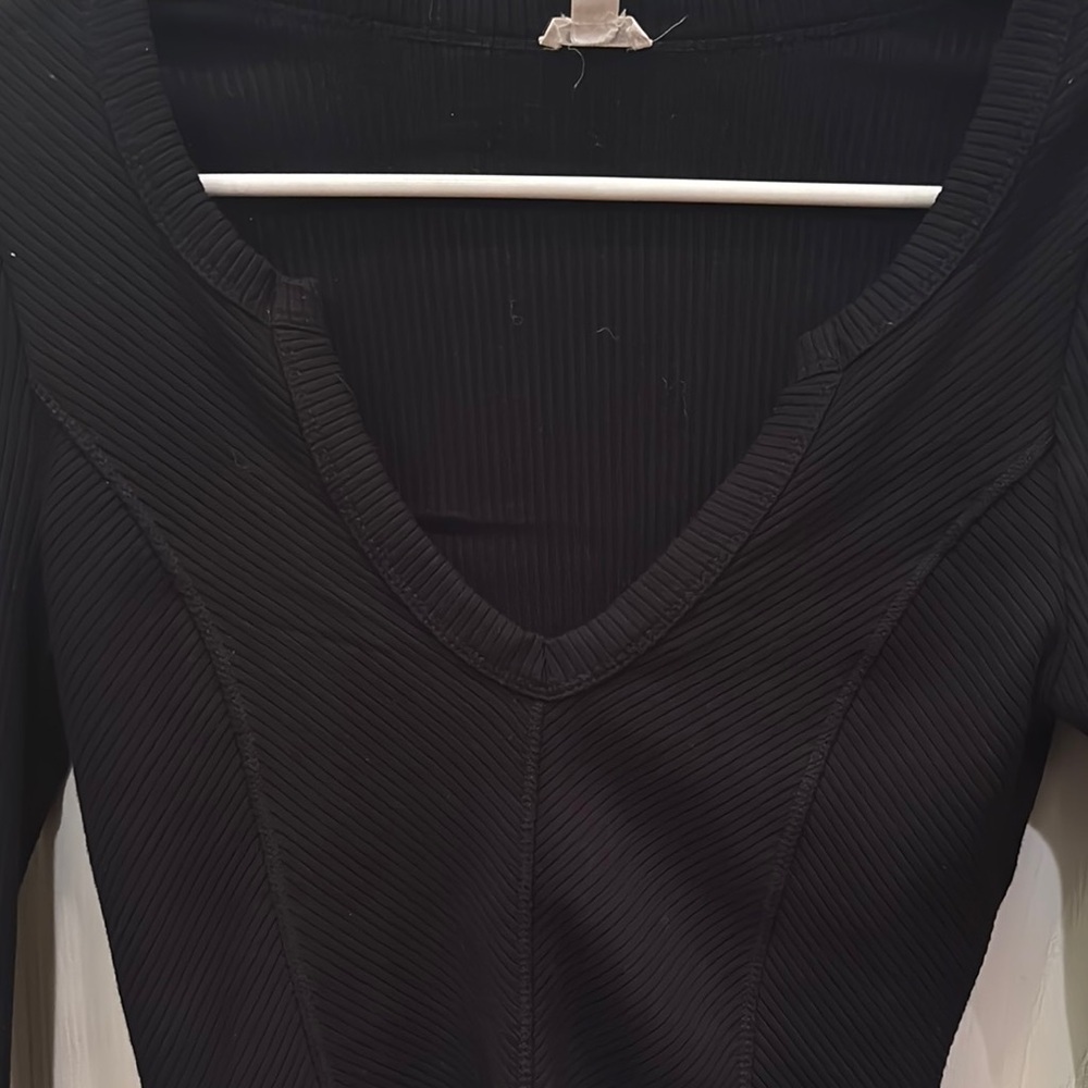 Black V-Neck Ribbed Women's Top - Picture 2 of 7